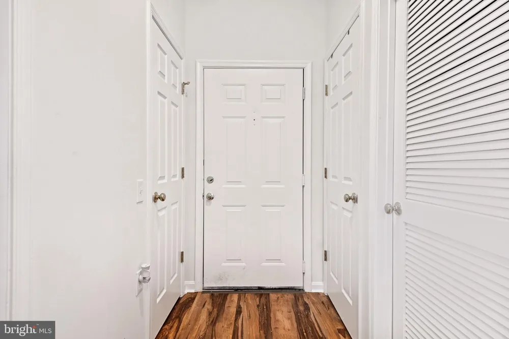 8202 CATBIRD CIRCLE #101 Lorton, VA 22079