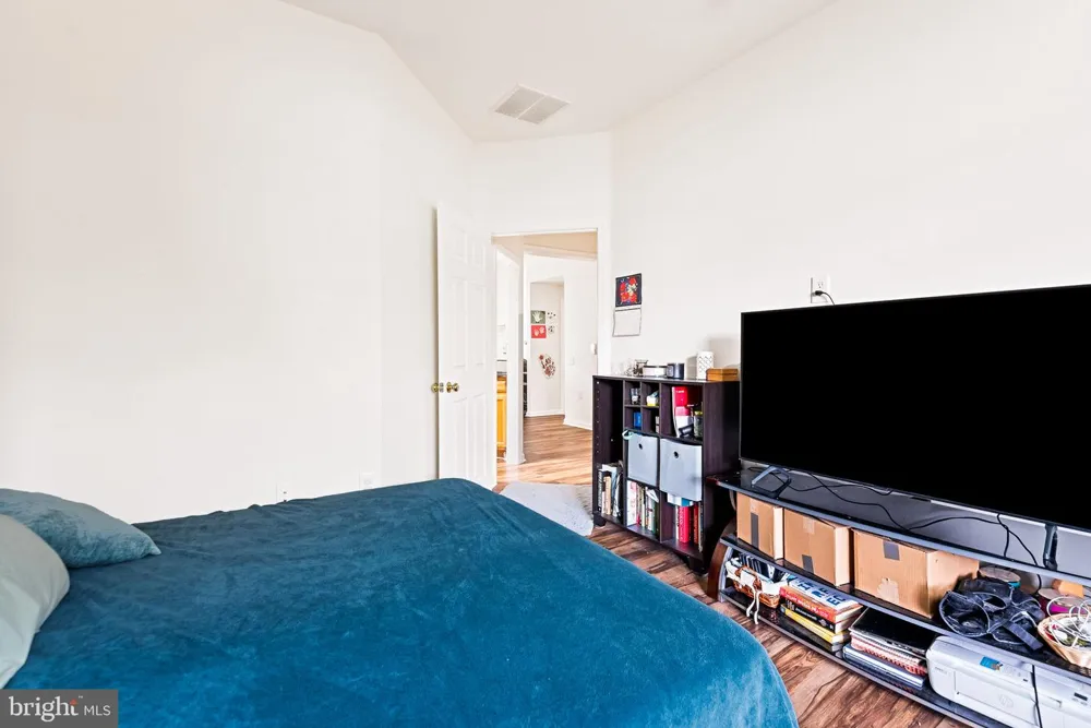 8202 CATBIRD CIRCLE #101 Lorton, VA 22079