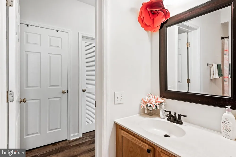 8202 CATBIRD CIRCLE #101 Lorton, VA 22079
