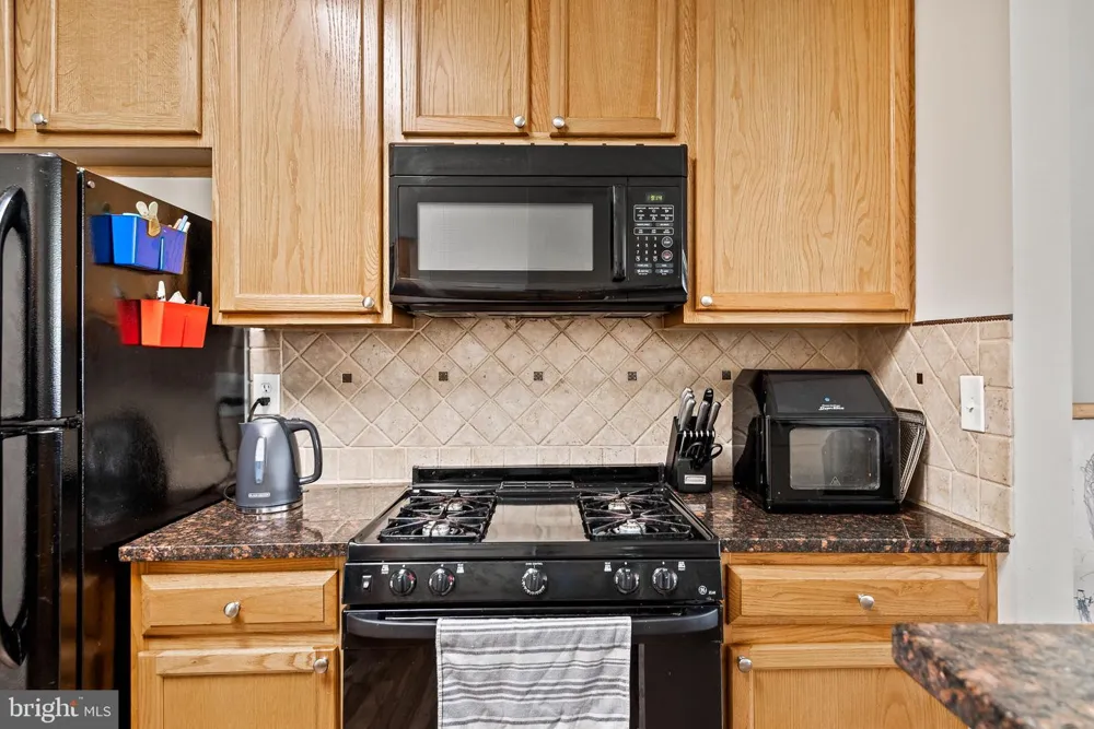 8202 CATBIRD CIRCLE #101 Lorton, VA 22079