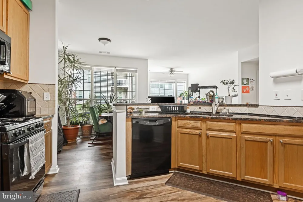 8202 CATBIRD CIRCLE #101 Lorton, VA 22079