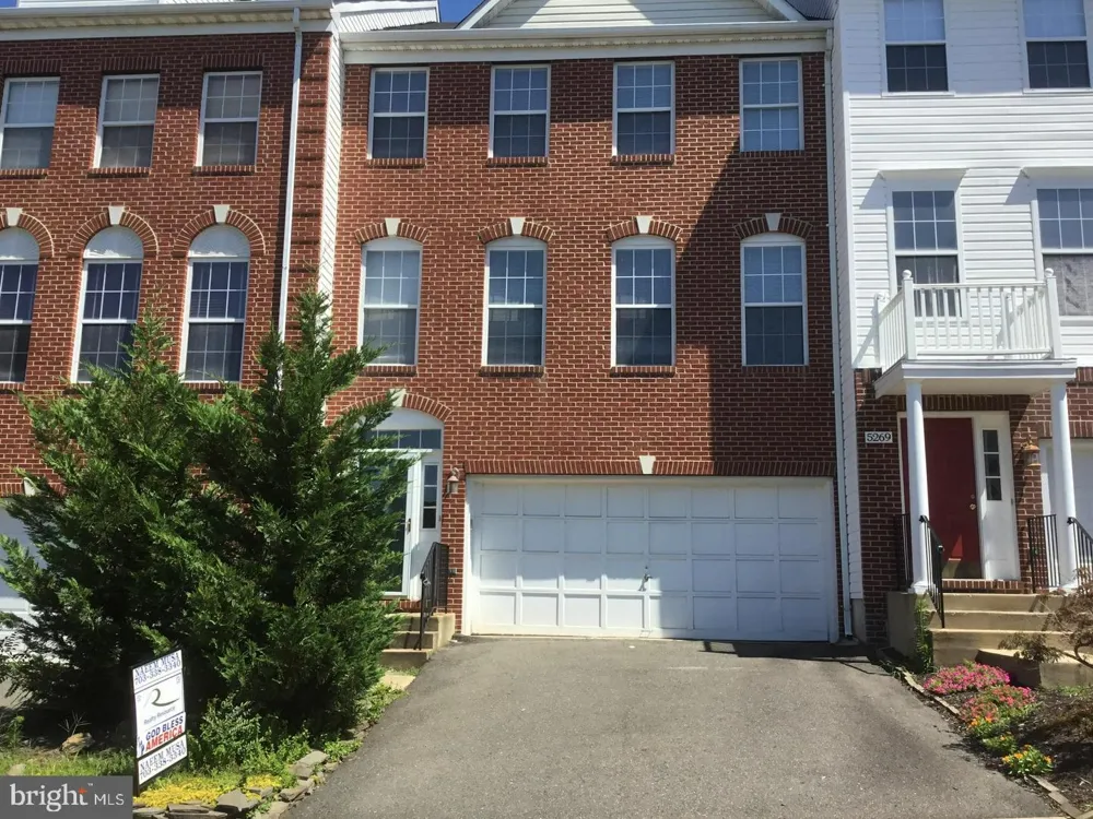 5271 BALLYCASTLE CIRCLE E Alexandria, VA 22315