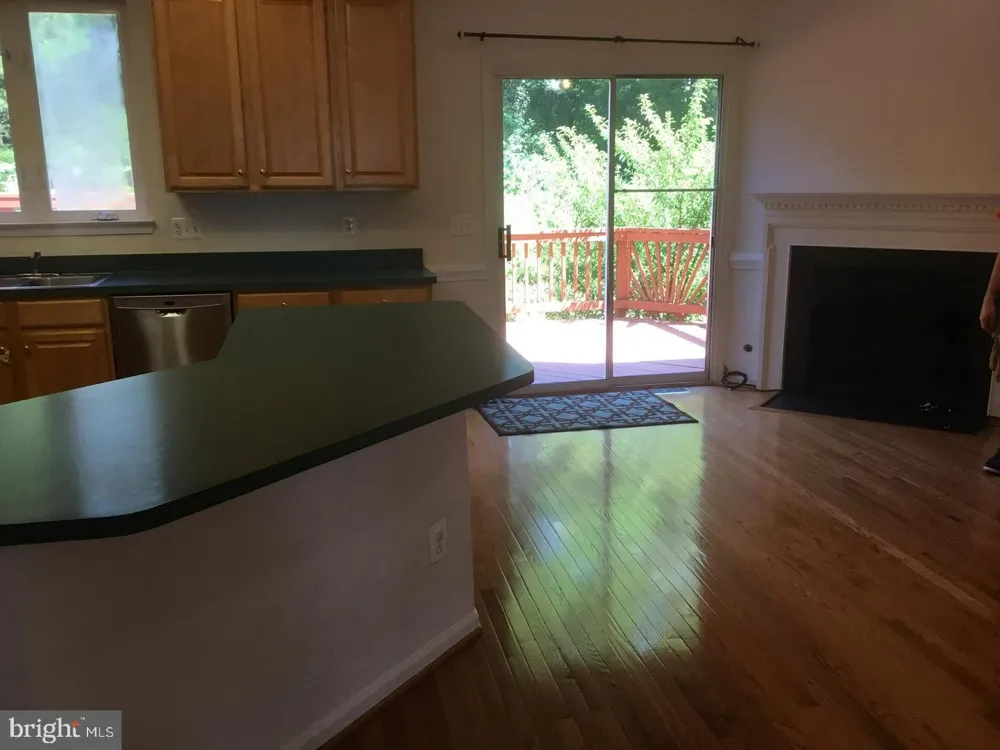 5271 BALLYCASTLE CIRCLE E Alexandria, VA 22315