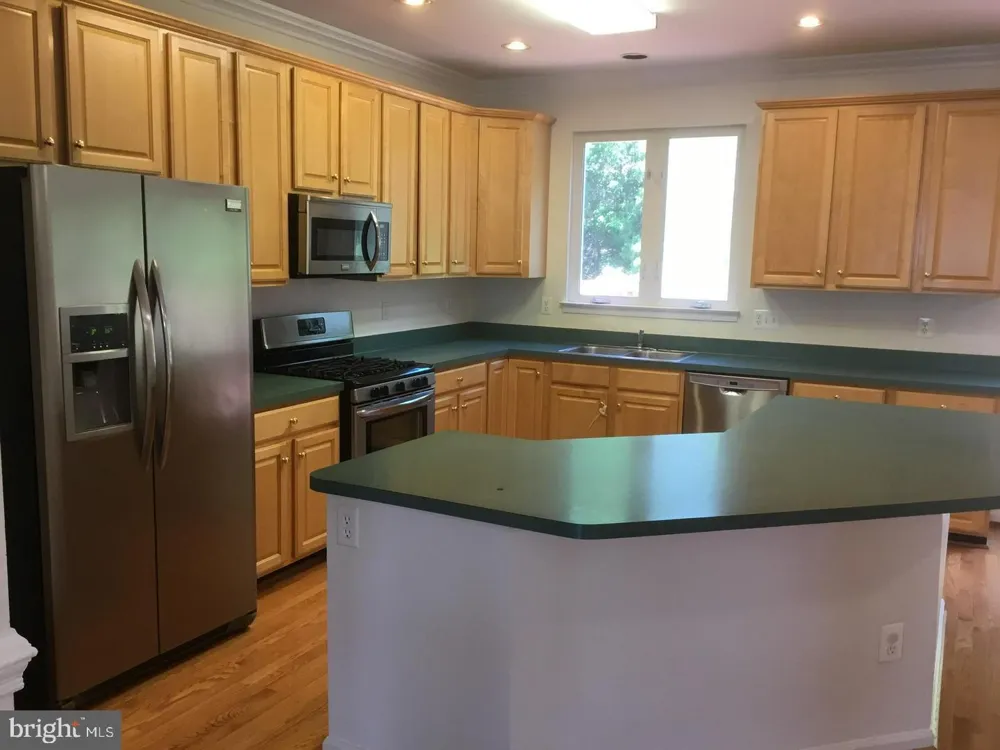 5271 BALLYCASTLE CIRCLE E Alexandria, VA 22315