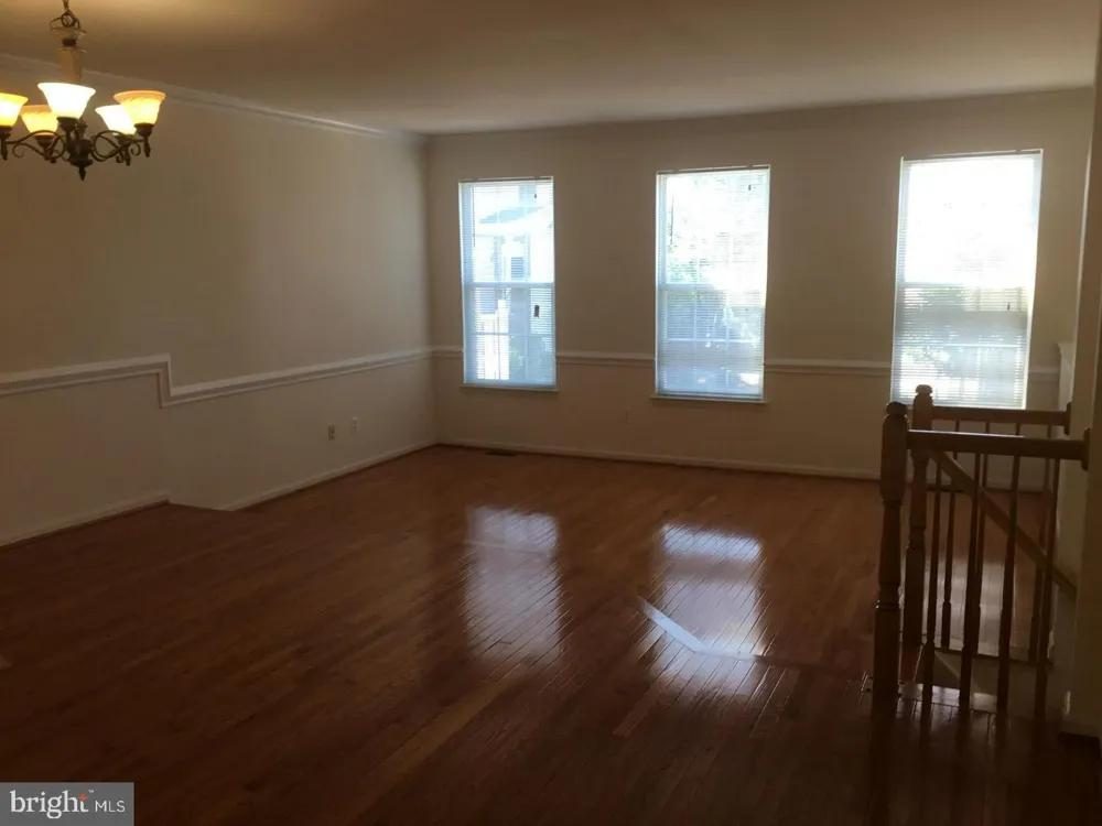 5271 BALLYCASTLE CIRCLE E Alexandria, VA 22315