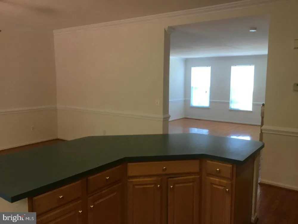 5271 BALLYCASTLE CIRCLE E Alexandria, VA 22315