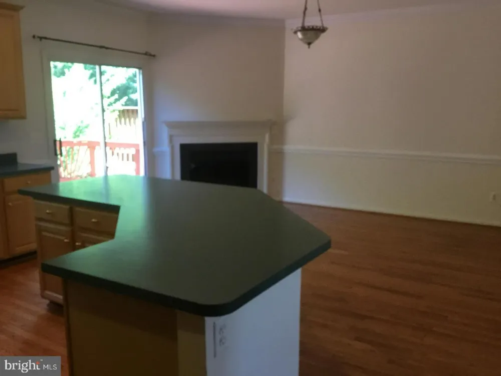 5271 BALLYCASTLE CIRCLE E Alexandria, VA 22315