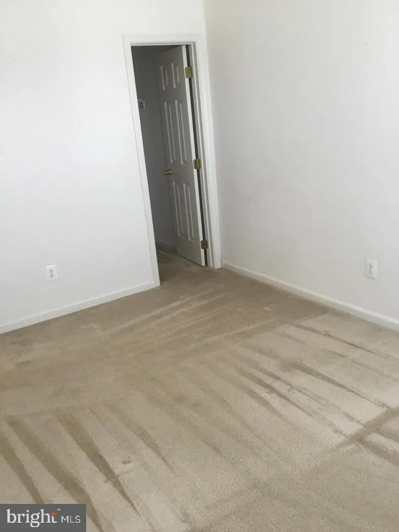 5271 BALLYCASTLE CIRCLE E Alexandria, VA 22315