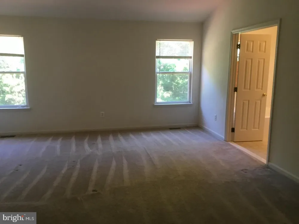 5271 BALLYCASTLE CIRCLE E Alexandria, VA 22315