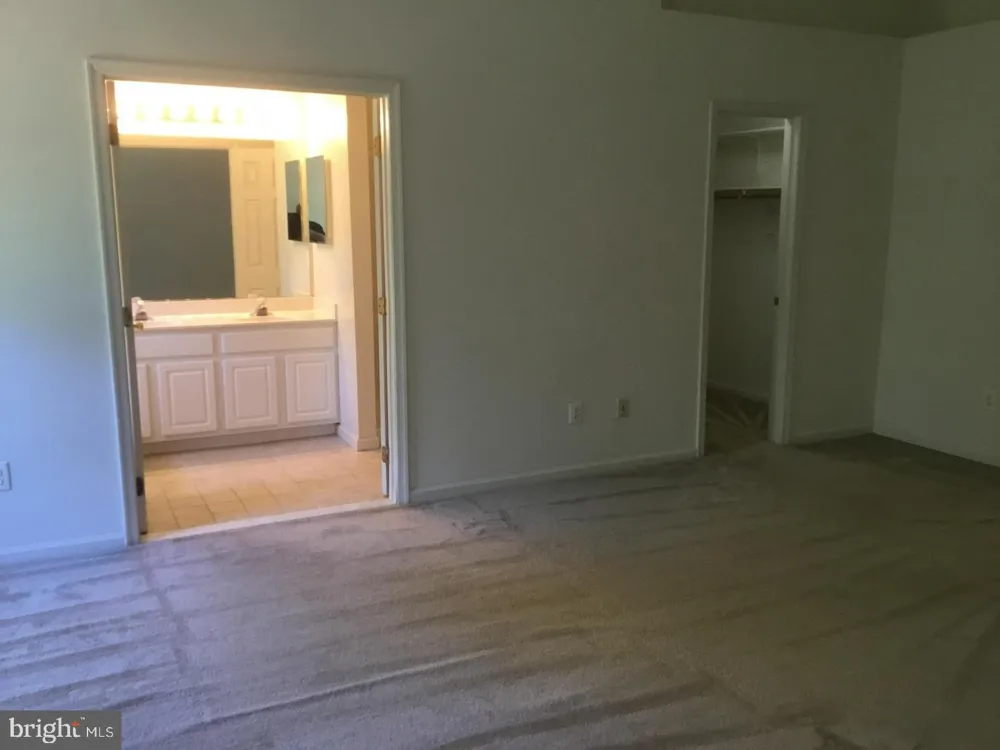 5271 BALLYCASTLE CIRCLE E Alexandria, VA 22315