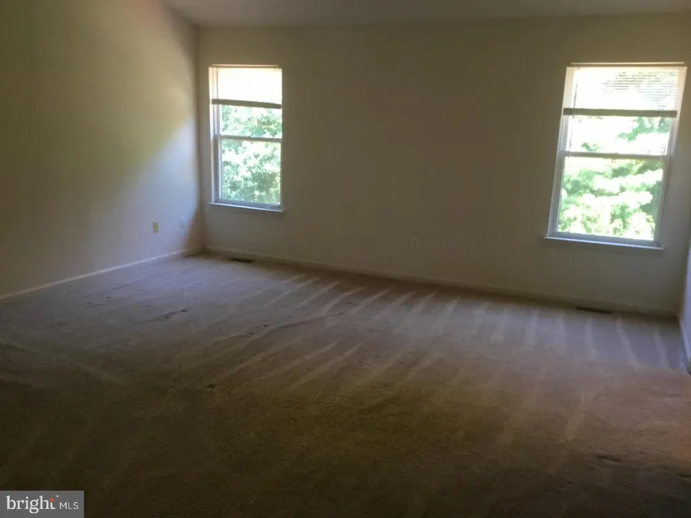 5271 BALLYCASTLE CIRCLE E Alexandria, VA 22315
