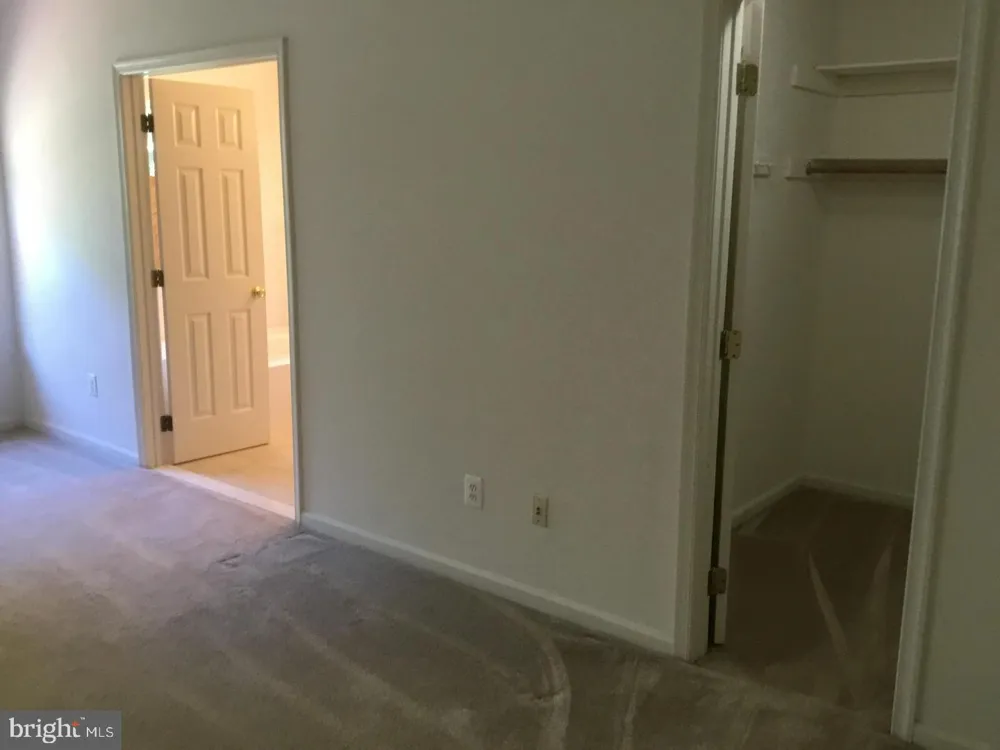 5271 BALLYCASTLE CIRCLE E Alexandria, VA 22315