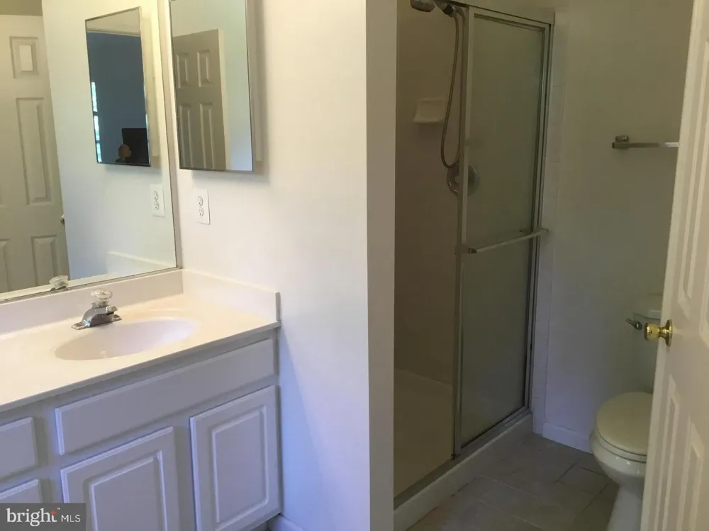 5271 BALLYCASTLE CIRCLE E Alexandria, VA 22315