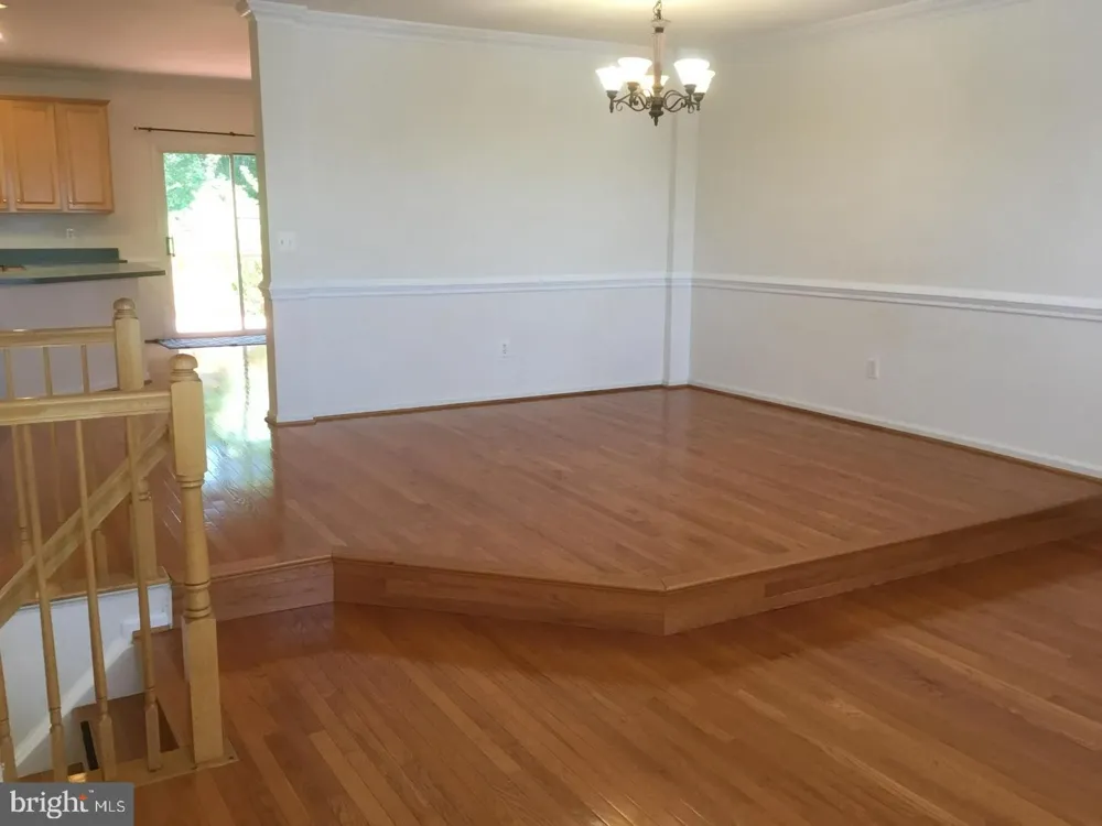 5271 BALLYCASTLE CIRCLE E Alexandria, VA 22315