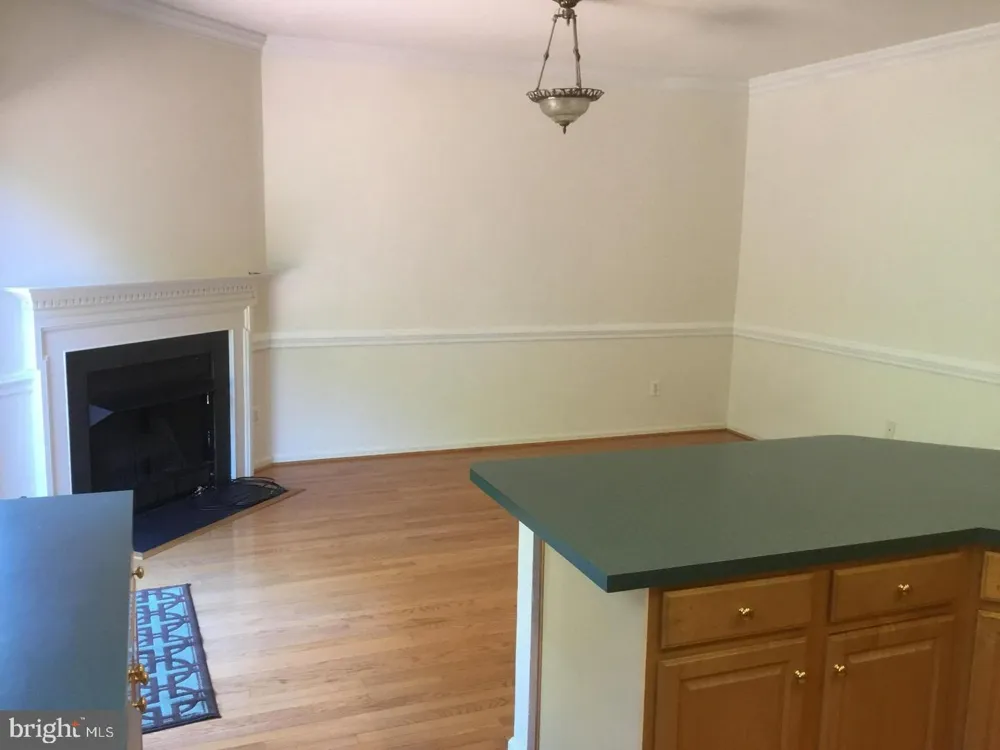 5271 BALLYCASTLE CIRCLE E Alexandria, VA 22315