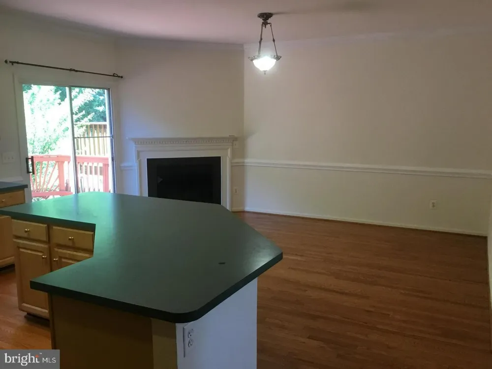 5271 BALLYCASTLE CIRCLE E Alexandria, VA 22315