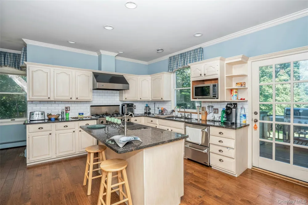 140 Cove Neck Road Oyster Bay, NY 11771