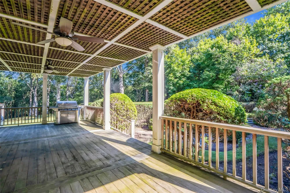 140 Cove Neck Road Oyster Bay, NY 11771