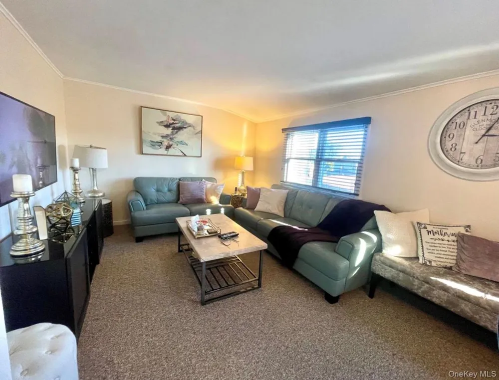 222 Centre Avenue Lindenhurst, NY 11757