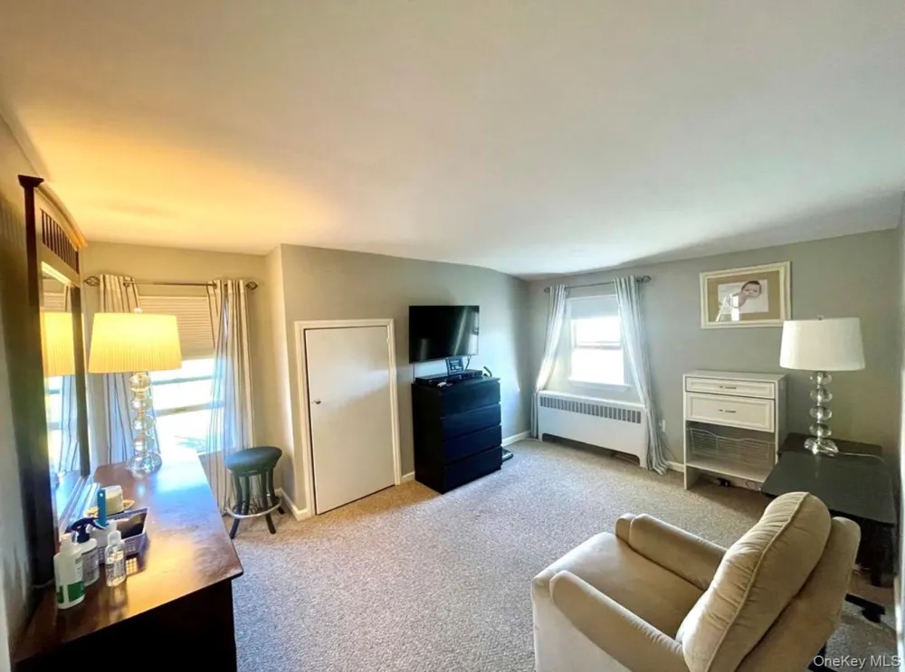 222 Centre Avenue Lindenhurst, NY 11757