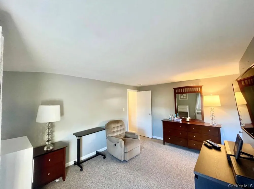 222 Centre Avenue Lindenhurst, NY 11757