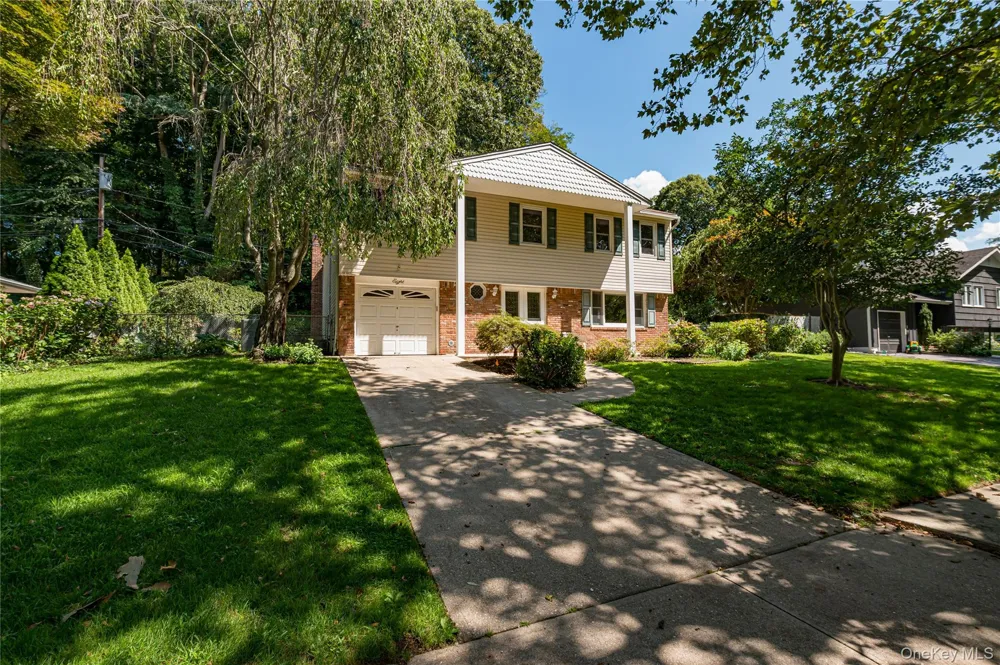 8 Salisbury Drive East Northport, NY 11731