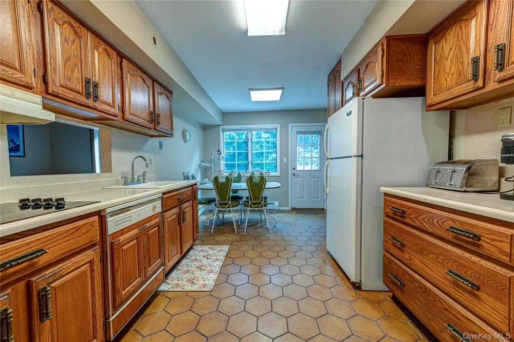 8 Salisbury Drive East Northport, NY 11731