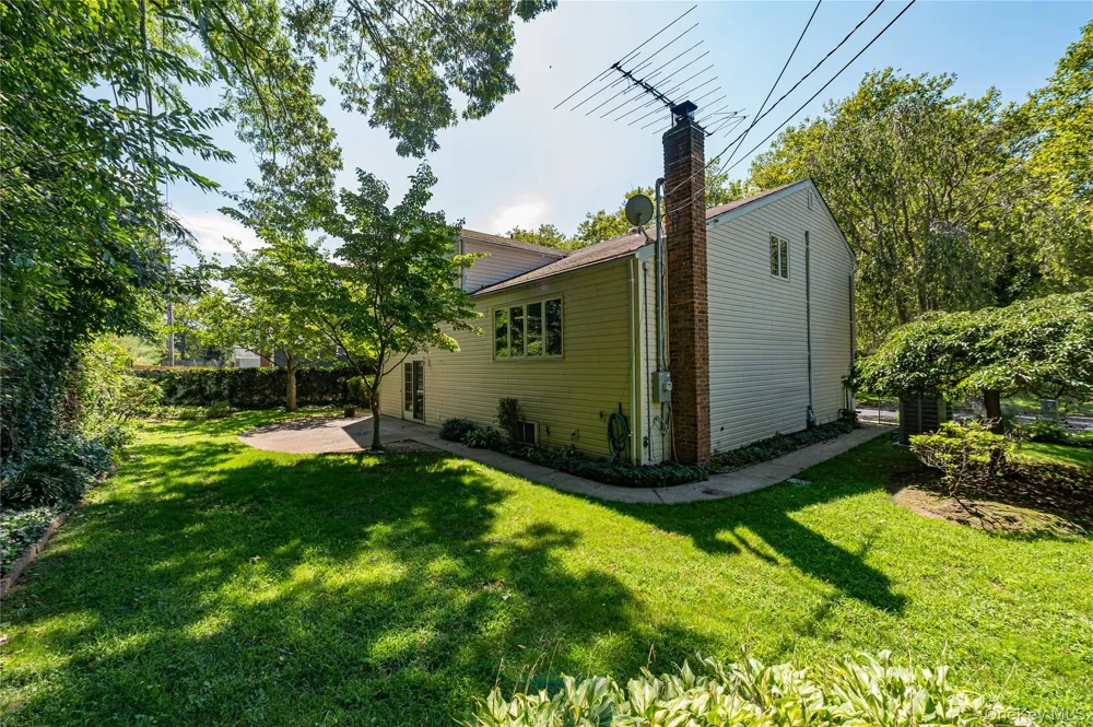 8 Salisbury Drive East Northport, NY 11731