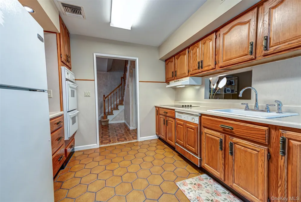 8 Salisbury Drive East Northport, NY 11731