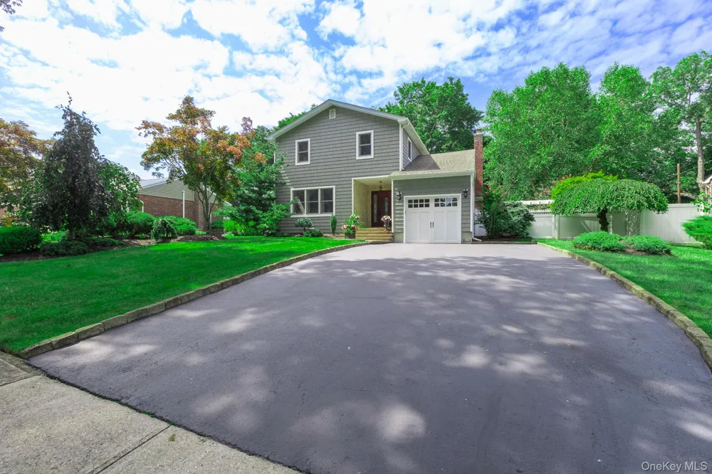 22 Sycamore Lane Commack, NY 11725