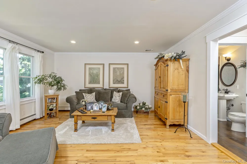 22 Sycamore Lane Commack, NY 11725