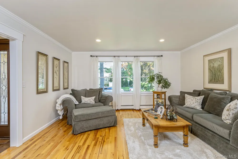 22 Sycamore Lane Commack, NY 11725