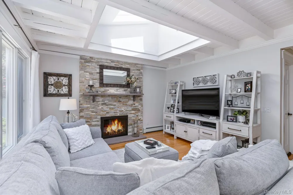22 Sycamore Lane Commack, NY 11725