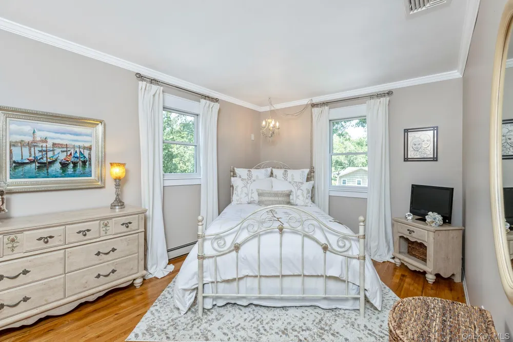 22 Sycamore Lane Commack, NY 11725