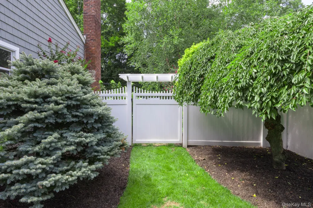 22 Sycamore Lane Commack, NY 11725
