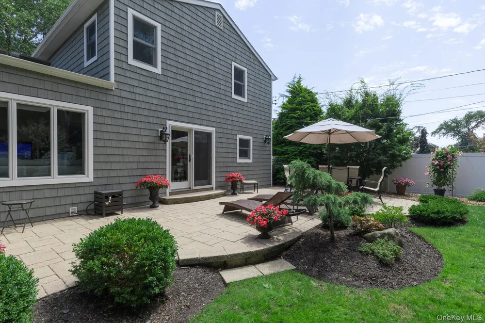 22 Sycamore Lane Commack, NY 11725