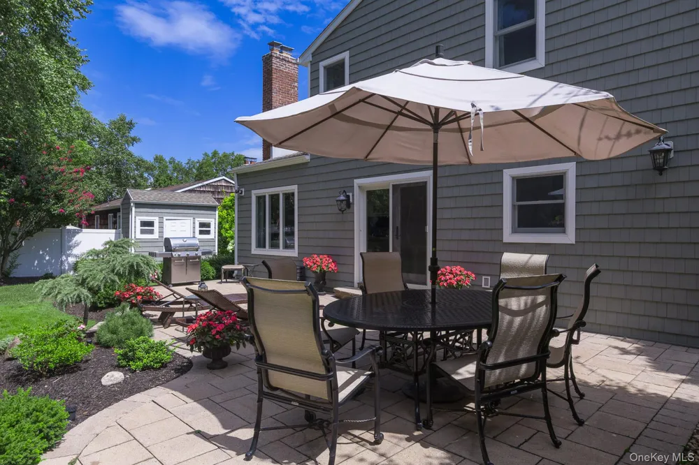 22 Sycamore Lane Commack, NY 11725