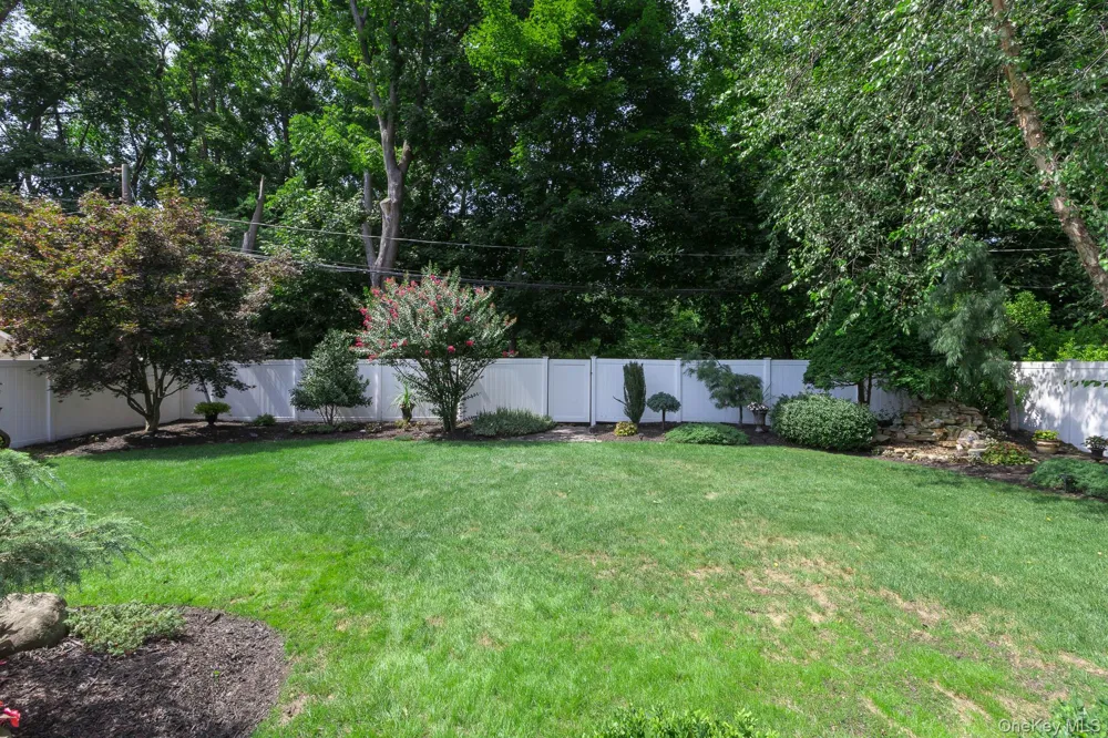 22 Sycamore Lane Commack, NY 11725