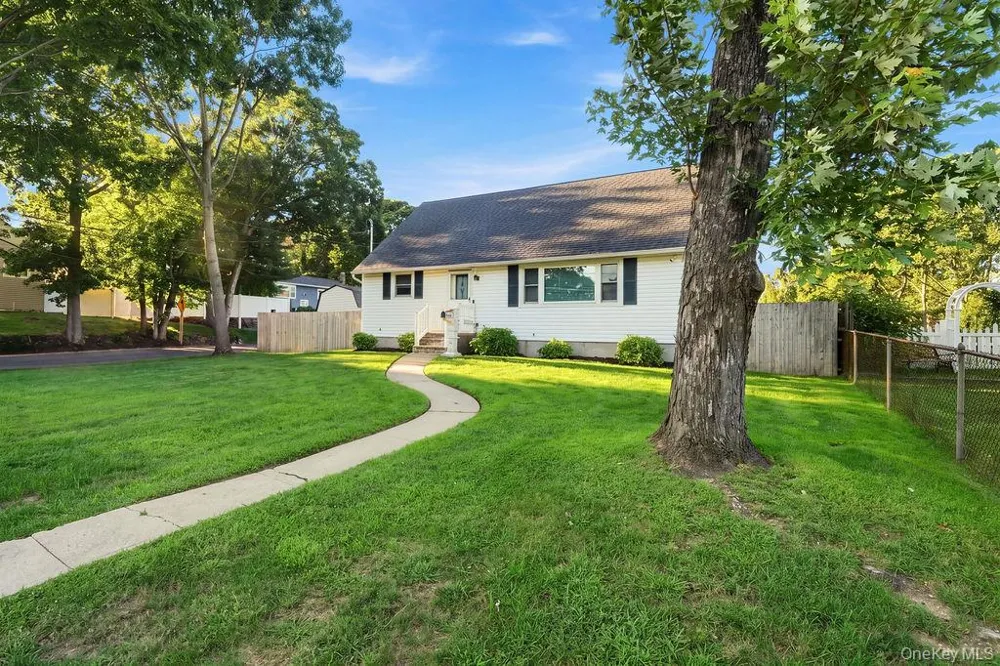 731 Muncey Road West Islip, NY 11795