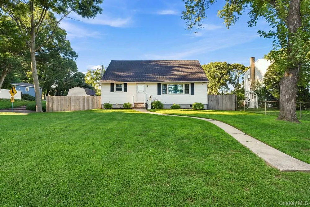 731 Muncey Road West Islip, NY 11795
