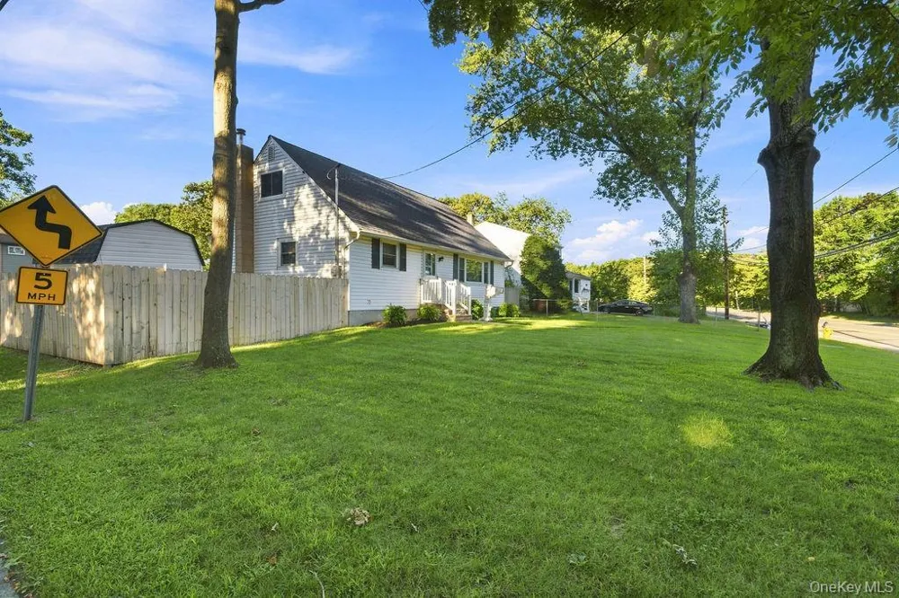 731 Muncey Road West Islip, NY 11795
