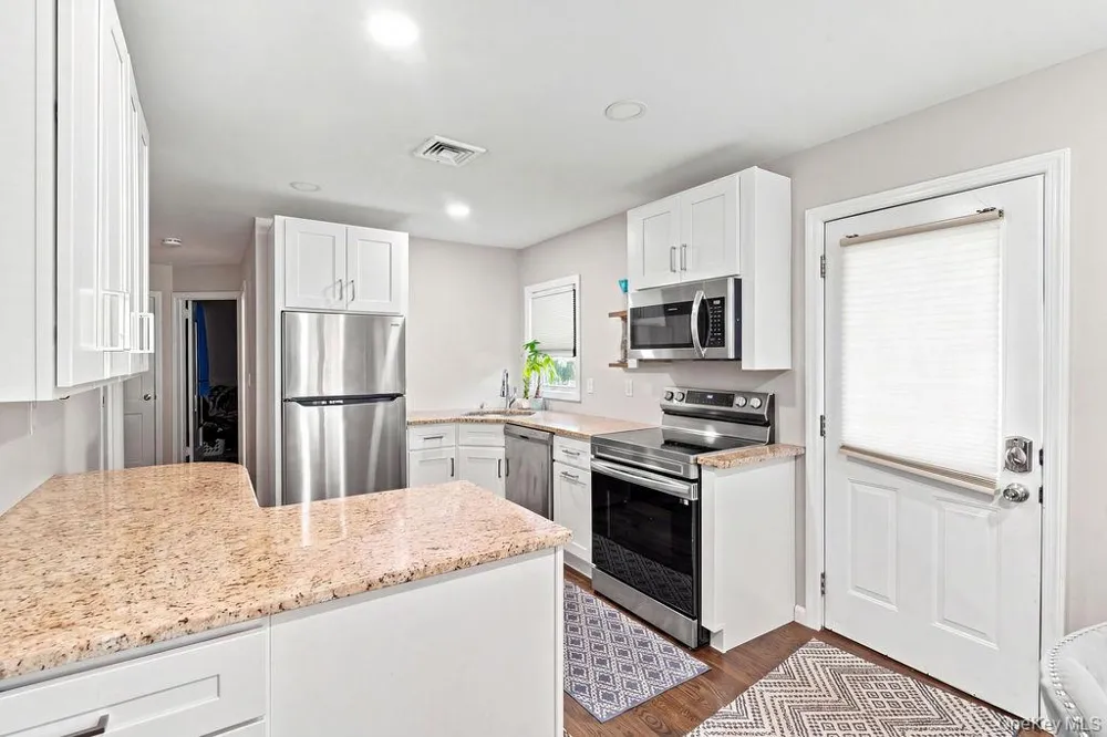 731 Muncey Road West Islip, NY 11795