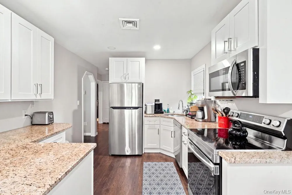 731 Muncey Road West Islip, NY 11795