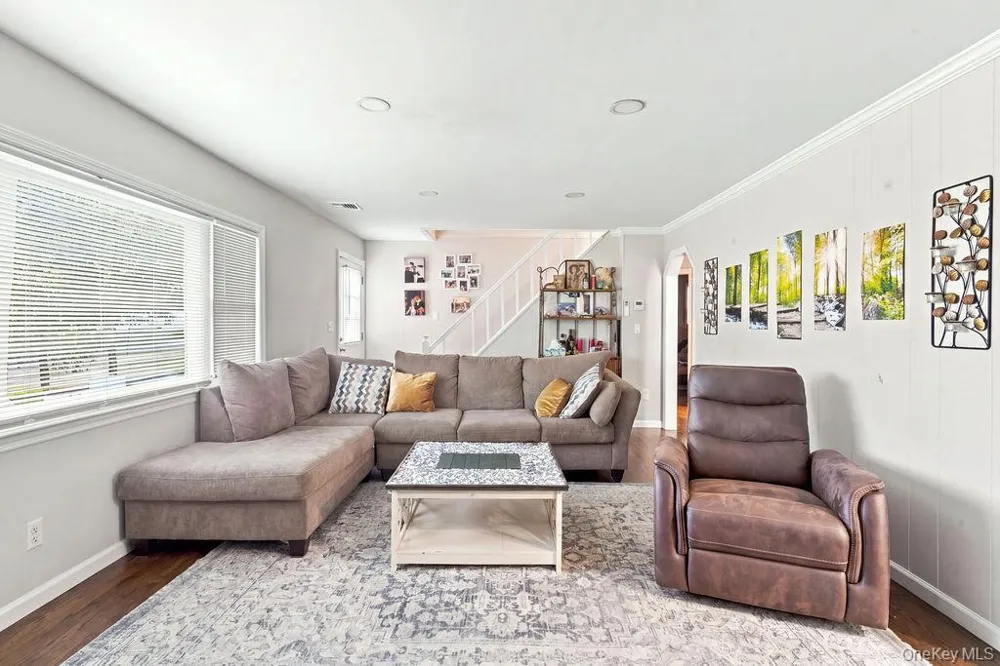 731 Muncey Road West Islip, NY 11795