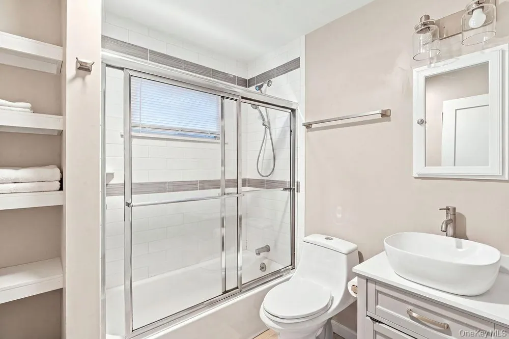 731 Muncey Road West Islip, NY 11795