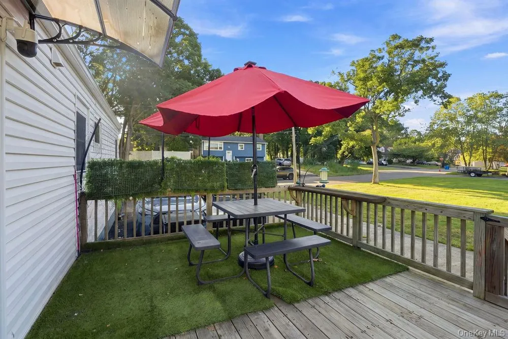731 Muncey Road West Islip, NY 11795
