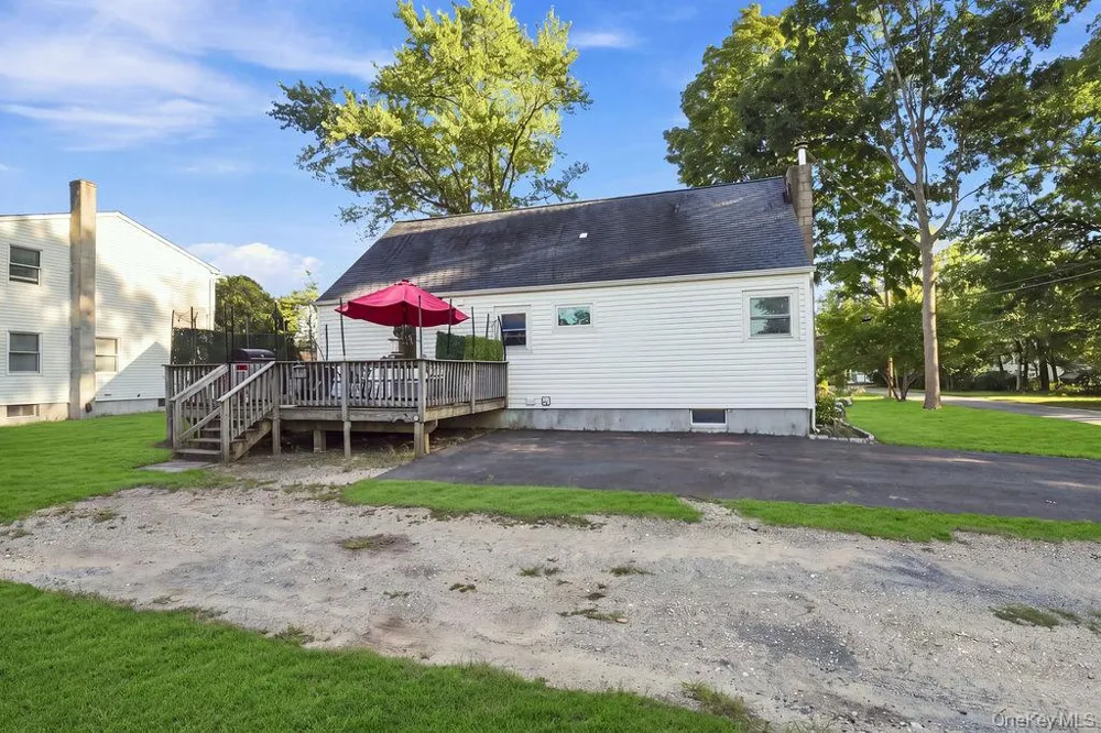 731 Muncey Road West Islip, NY 11795