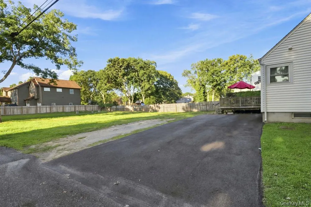 731 Muncey Road West Islip, NY 11795