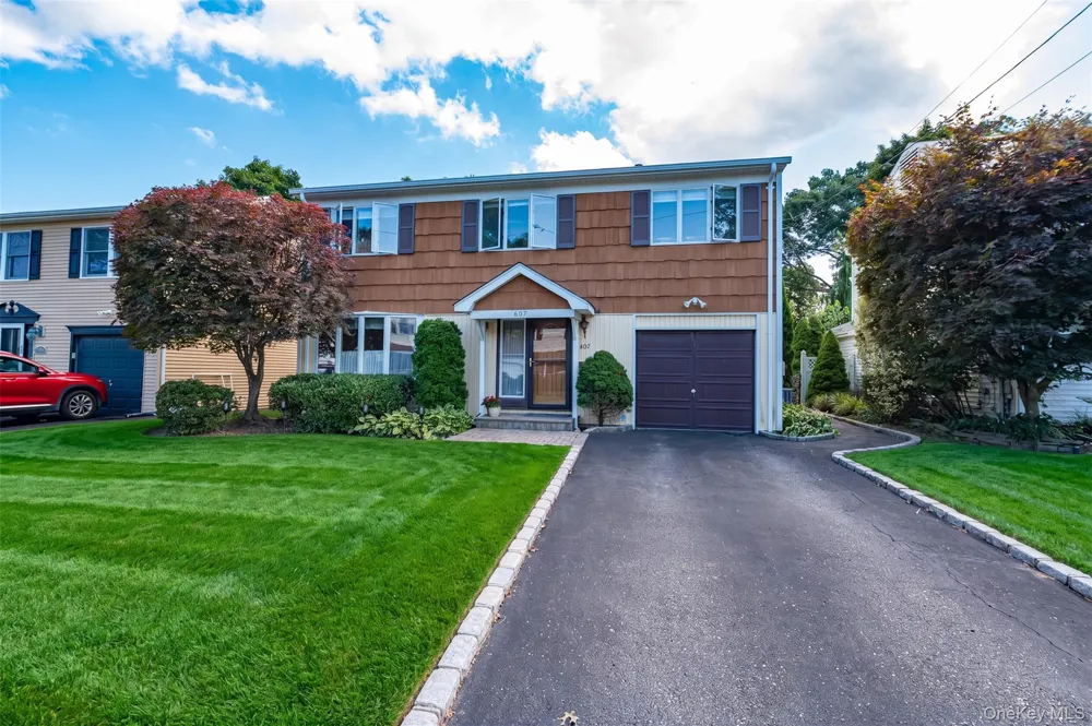 607 7th Avenue East Northport, NY 11731