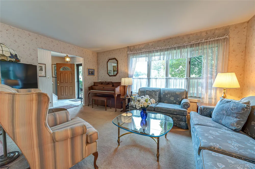 607 7th Avenue East Northport, NY 11731